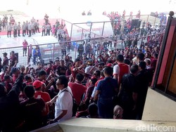 Disoraki Mafia dan Diusir dari Stadion, Ratu Tisha Tinggalkan Tribune VIP Utama