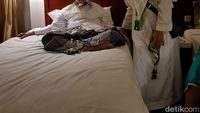 Momen Terakhir Elite PPP Cium Tangan Mbah Moen