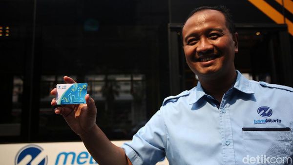 TransJakarta Sosialisasi Pembayaran Tap On Bus