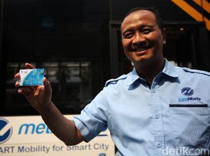 TransJakarta Sosialisasi Pembayaran Tap On Bus