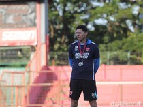 Kalezic Keluhkan Rumput GBLA: Bagaimana Bisa Main di Lapangan Ini?