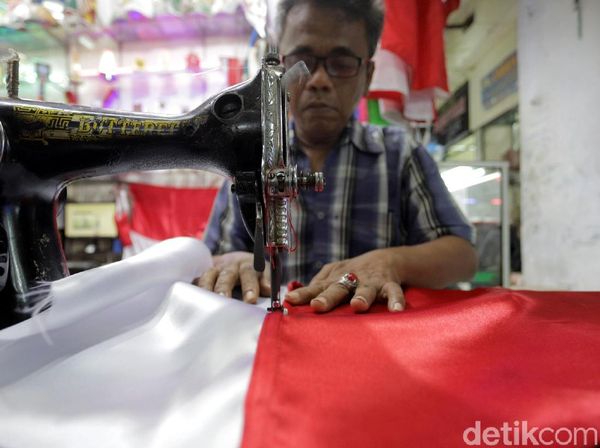 Berkah di Bulan Agustus, Penjahit Bendera Kebanjiran Order
