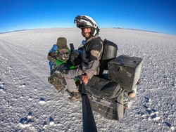 Alex Chacon, Penjelajah Dunia di Atas Motor