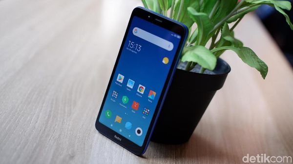 Menggenggam Redmi 7A, Ponsel Anyar Xiaomi Harga Sejutaan