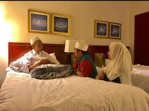 Salat Isya Terakhir Bareng Mbah Moen Bikin Takjub Salat Isya Terakhir Bareng Mbah Moen Bikin Takjub