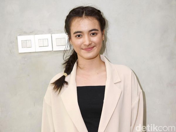 Terpesona dengan Senyuman Indah Mawar De Jongh