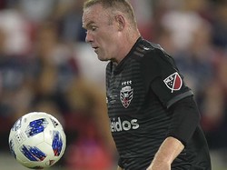 Nah Lho! Wayne Rooney Terekam Kamera Masuk Hotel Bersama Wanita Misterius