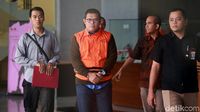 Jadi Tersangka Kasus Suap, Ketua F-Golkar DPRD Jambi Ditahan KPK