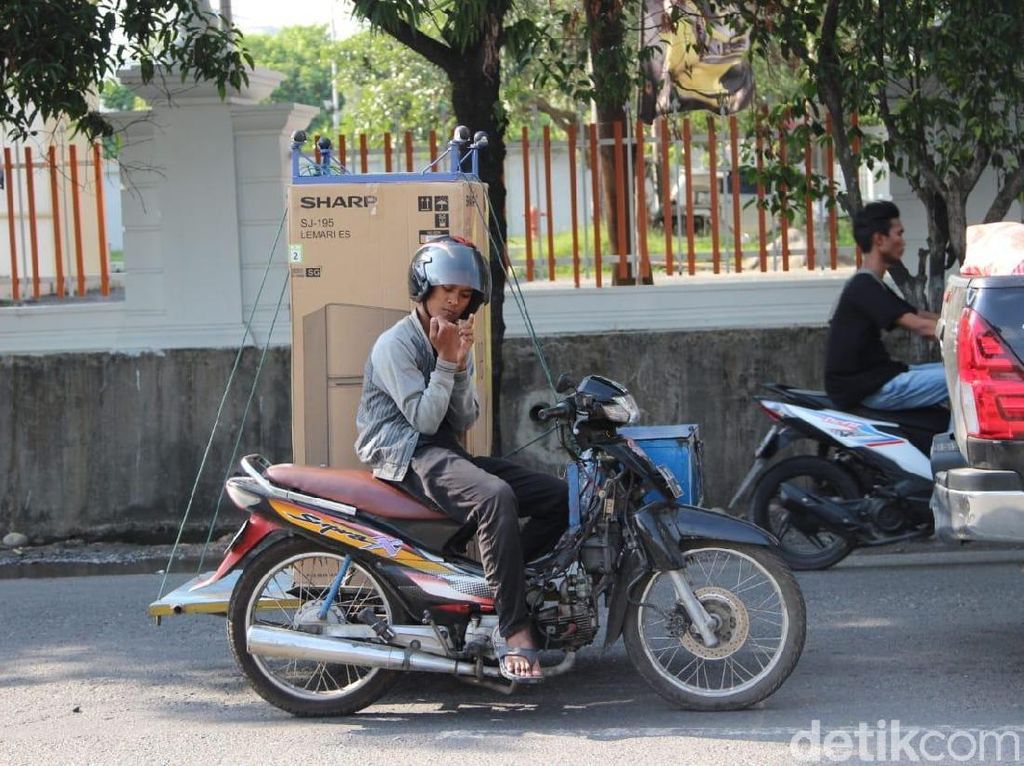 Motor Serbaguna di Medan, Bisa Angkut Kulkas Tanpa Turun Kaki Motor Serbaguna di Medan, Bisa Angkut Kulkas Tanpa Turun Kaki