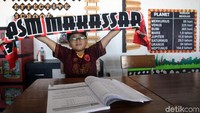 Ada pemandangan menarik di Sekolah Islam Attirah, Makassar, anak-anak di sekolah tersebut mengenakan jersey PSM Makassar jelang laga final leg ke-2 Piala Indonesia yang mempertemukan PSM Makassar dengan Persija Jakarta, sore nanti, Selasa (6/8/2019).