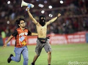 PSM Juara Piala Indonesia, Suporter Serbu Lapangan