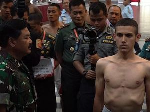 Ungkapan Syukur Enzo Saat Lolos Jadi Taruna Akmil Ungkapan Syukur Enzo Saat Lolos Jadi Taruna Akmil