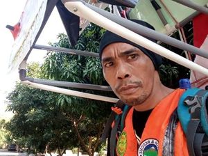 Jalan Mundur dari Tulungagung untuk Temui Jokowi, Medi Disorot Dunia Jalan Mundur dari Tulungagung untuk Temui Jokowi, Medi Disorot Dunia