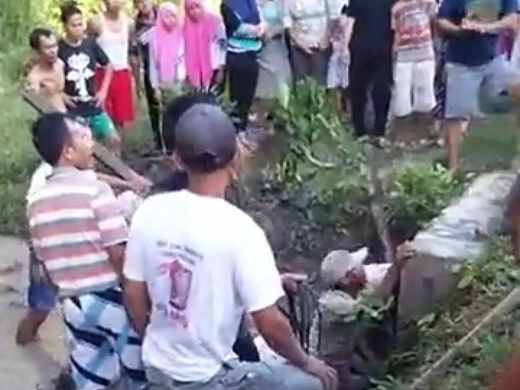 4 Pelajar Tewas Tertimpa Gorong-gorong Saat Mencari Ikan 4 Pelajar Tewas Tertimpa Gorong-gorong Saat Mencari Ikan
