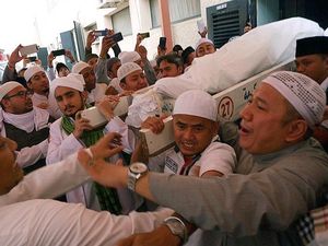 Tata Cara Mengkafani Jenazah Wanita Muslim dan Sunnah-sunnahnya Tata Cara Mengkafani Jenazah Wanita Muslim dan Sunnah-sunnahnya