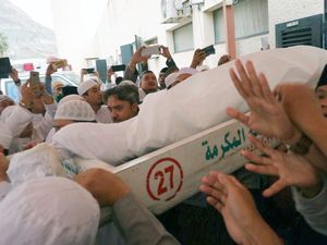 Tata Cara Memandikan Jenazah Sesuai dengan Urutan dan Syaratnya Tata Cara Memandikan Jenazah Sesuai dengan Urutan dan Syaratnya
