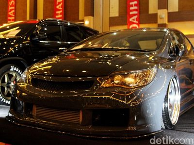 Rombak Honda Civic Lebih Gendut dan Berisi