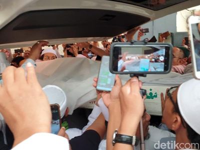 Jenazah Mbah Moen Akan Disalatkan di Masjidil Haram