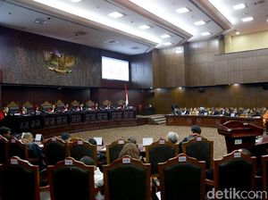 Diduga Ada Barter Politik di Balik Pengesahan UU MK, Siapa Diuntungkan?