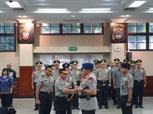 Kapolri Pimpin Upacara Sertijab Dankor Brimob-Kapolda Kalteng Kapolri Pimpin Upacara Sertijab Dankor Brimob-Kapolda Kalteng