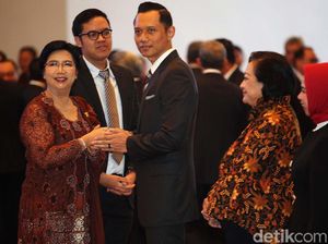 Ada AHY di Pelantikan Destry Damayanti Jadi DGS BI Ada AHY di Pelantikan Destry Damayanti Jadi DGS BI