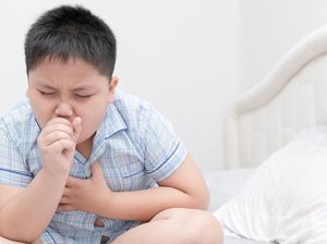 Waspada COVID-19, Kemenkes Ingatkan soal Etika Batuk Waspada COVID-19, Kemenkes Ingatkan soal Etika Batuk
