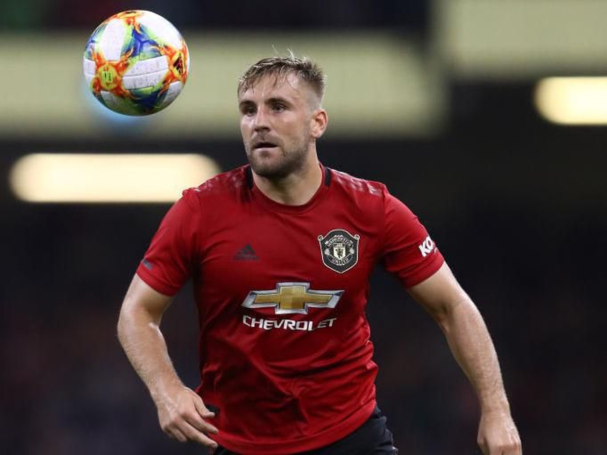 Pemain Manchester United, Luke Shaw, tak sabar menyambut Liga Inggris 2019/2020. (Foto: Michael Steele/Getty Images)