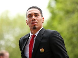 Rumor Transfer: MU Tolak Tawaran Everton untuk Smalling