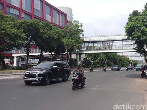 Sopir Taksi Online di Salemba Protes Perluasan Ganjil Genap