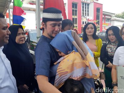 Tangis Istri Menyambut Kebebasan Mandala Shoji