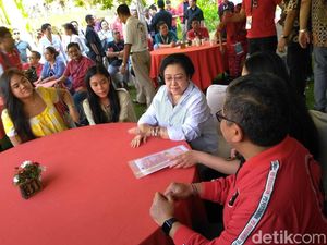 Megawati Tiba di Lokasi Kongres V PDIP, Disambut Tari Gandrung