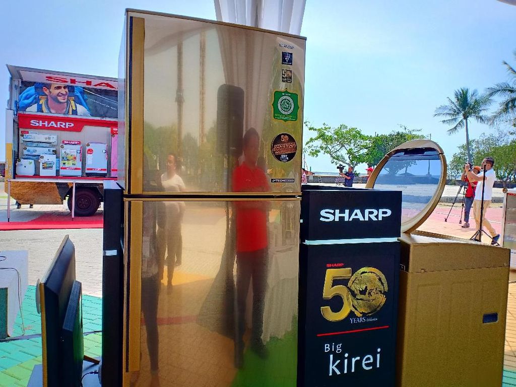 Sharp Targetkan Penjualan Rp 11 Triliun di Usia Setengah Abad Sharp Targetkan Penjualan Rp 11 Triliun di Usia Setengah Abad
