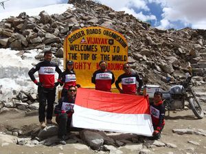 Ketika Darius dan Donna Capai Jalan Raya Tertinggi Dunia