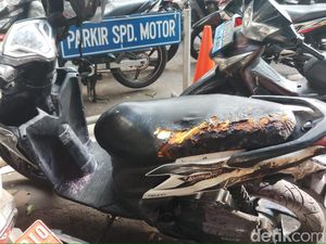 Sebuah Sepeda Motor Terbakar di Kompleks Kemlu Jakpus