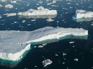 Gelombang Panas, 8 Miliar Ton Lapisan Es Mencair di Greendland