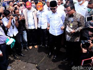 Ridwan Kamil Tinjau Lokasi Tumpahan Minyak Pertamina di Karawang