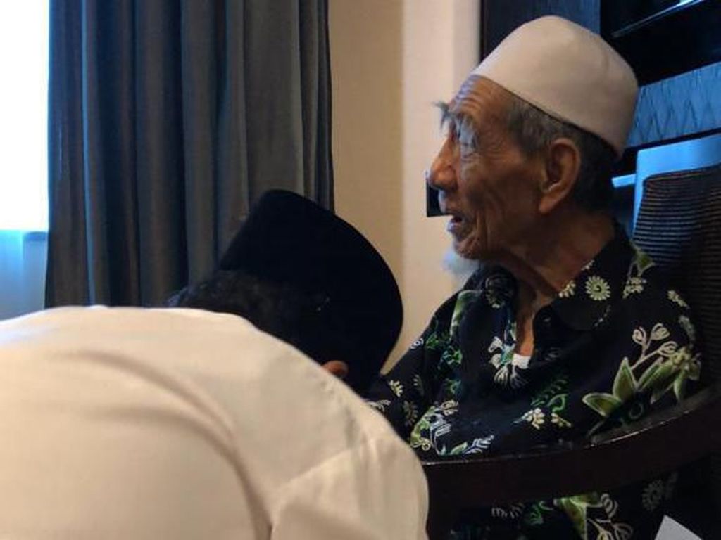 Pesan Terakhir Mbah Moen untuk PPP dan MUI Pesan Terakhir Mbah Moen untuk PPP dan MUI