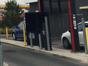 Bayar Makanan Menggunakan HP di Drive Through Australia Bisa Kena Tilang Bayar Makanan Menggunakan HP di Drive Through Australia Bisa Kena Tilang