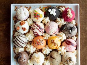 Dijamin Puas! Seporsi Es Krim Ini Terdiri dari 16 Rasa