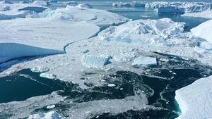 Potret Gunung Es di Greenland Mencair