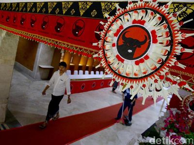 Ornamen Bali Hiasi Lokasi Kongres V PDIP