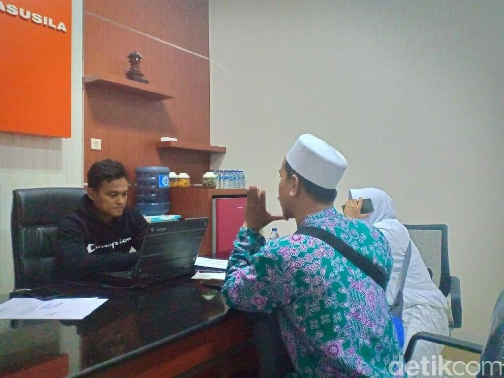 Penyelenggara yang Tipu 59 Calon Jemaah Haji di Jatim Ngaku Juga Tertipu Penyelenggara yang Tipu 59 Calon Jemaah Haji di Jatim Ngaku Juga Tertipu