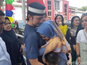 Mandala Shoji Bebas, Tangis Keluarga Pecah