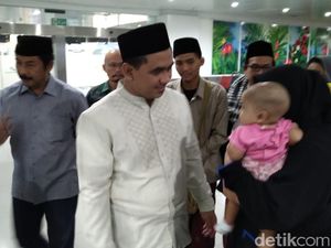 Gus Yasin dan Keluarga ke Mekah untuk Takziah Mbah Moen Gus Yasin dan Keluarga ke Mekah untuk Takziah Mbah Moen