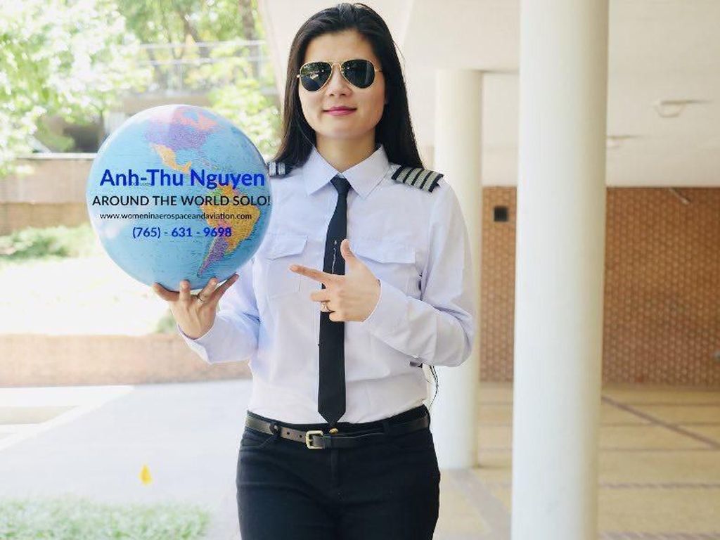 Potret Pilot Wanita yang Terbang Solo Keliling Dunia Demi Misi Pendidikan