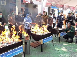 Bea Cukai Kota Probolinggo Musnahkan Rokok, Miras dan Vape Ilegal