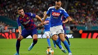 Barcelona baru membalas di menit kedelapan. Dua peluang beruntun diciptakan lewat Luis Suarez dan Antoine Griezmann, namun upanya kedua striker Barcelona itu masih melenceng dari gawang Napoli. Jasen Vinlove-USA TODAY Sports via Reuters.