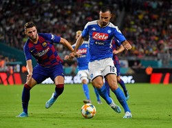 Barcelona baru membalas di menit kedelapan. Dua peluang beruntun diciptakan lewat Luis Suarez dan Antoine Griezmann, namun upanya kedua striker Barcelona itu masih melenceng dari gawang Napoli. Jasen Vinlove-USA TODAY Sports via Reuters.