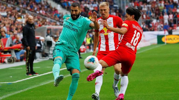 Karim Benzema andalan Real Madrid mencetak gol.