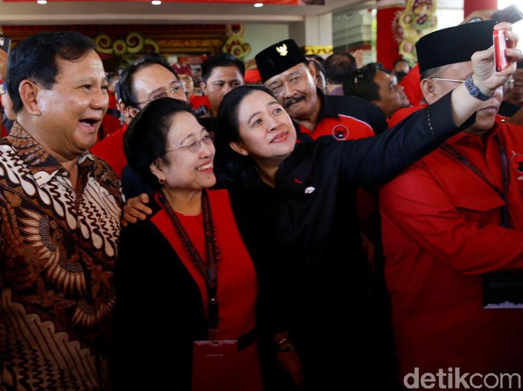 3 Momen Selfie Bareng Prabowo, Puan, dan Megawati